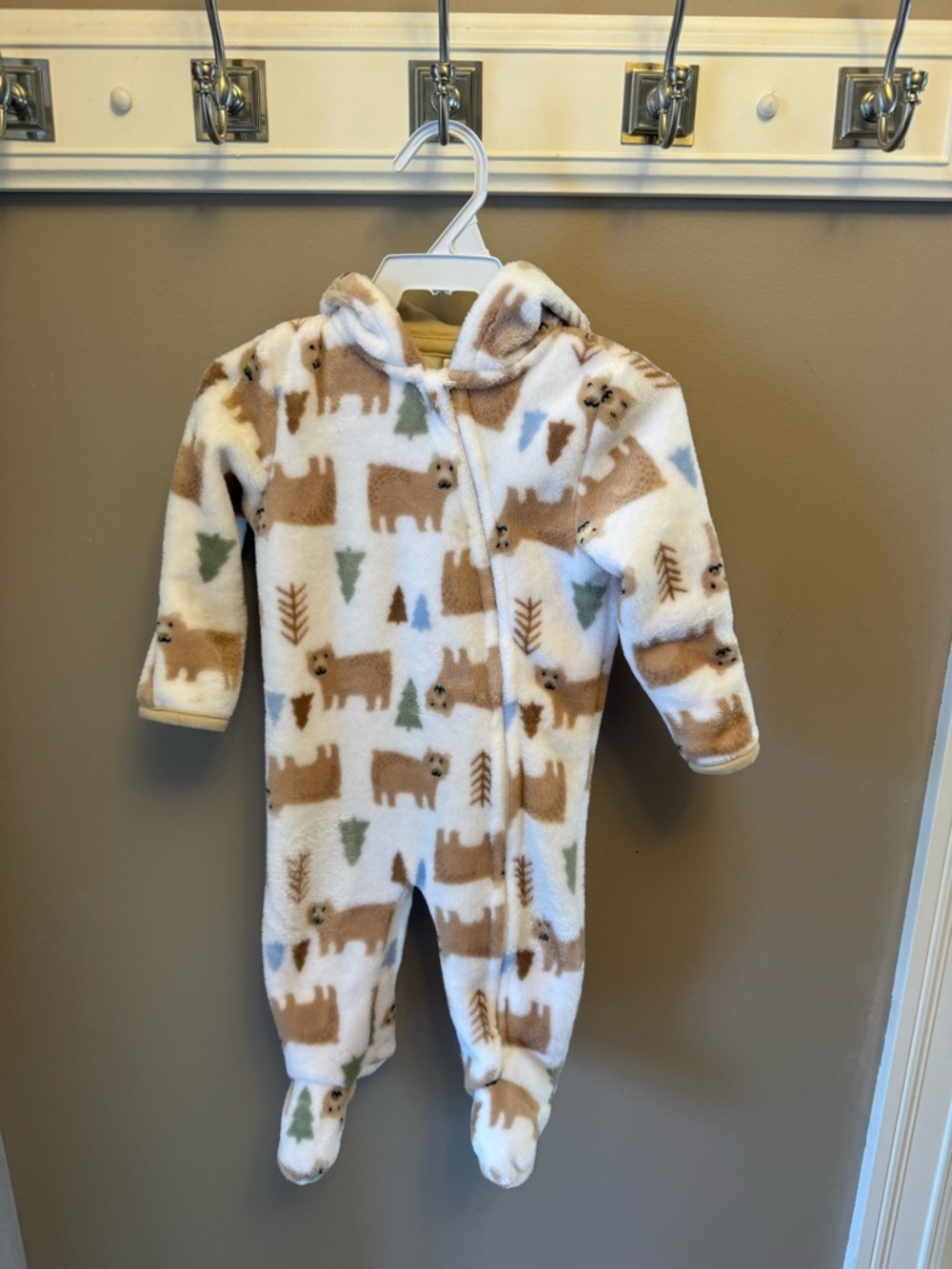 Cozy Bear-Print Hooded Fleece Footie Pajamas - White/Tan